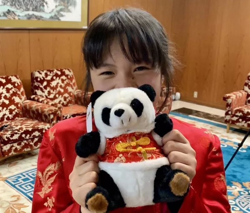 日本旗袍女孩来中国驻日使馆了：转交募集善款