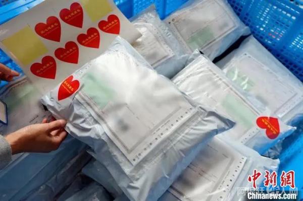 资料图:爱心防疫物资(浙江侨联 供图) 资料图:爱心防疫物资(浙江侨联 供图)