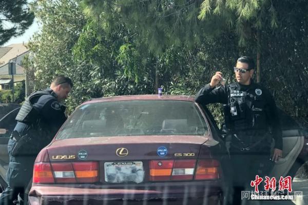 资料图：美国警察。中新社记者 张朔 摄