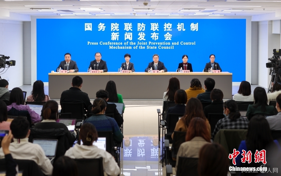 11月29日，中国国家卫生健康委员会新闻发言人、宣传司副司长米锋在北京指出，当前，各地正在抓实抓细做好疫情防控。封控管理要快封快解、应解尽解，减少因疫情给民众带来的不便。当日，中国国务院联防联控机制举办新闻发布会。 中新社记者 贾天勇 摄