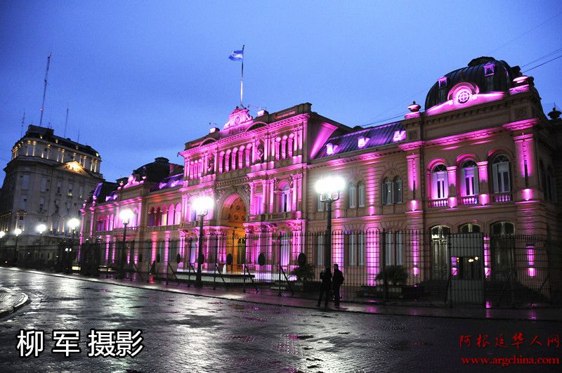 41夜色中的总统府.JPG