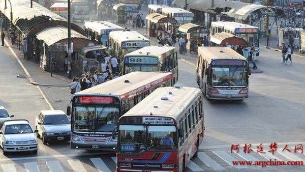Paritaria-colectiveron-adelanto-titular-UTA_CLAIMA20150406_0188_27.jpg