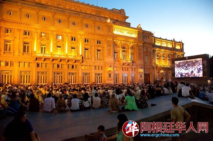 vista_general_plaza_vaticano_cierre_festival.jpg