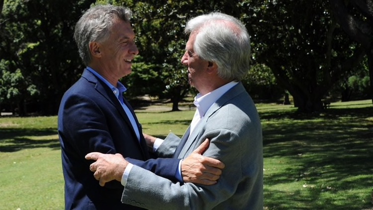 Mauricio-Macri-y-Tabare-Vazquez-en-Uruguay.jpg