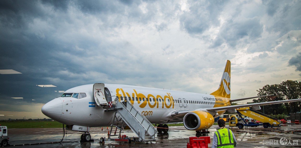 avion-de-flybondi-en-el___QYQtAr1p_1256x620__1