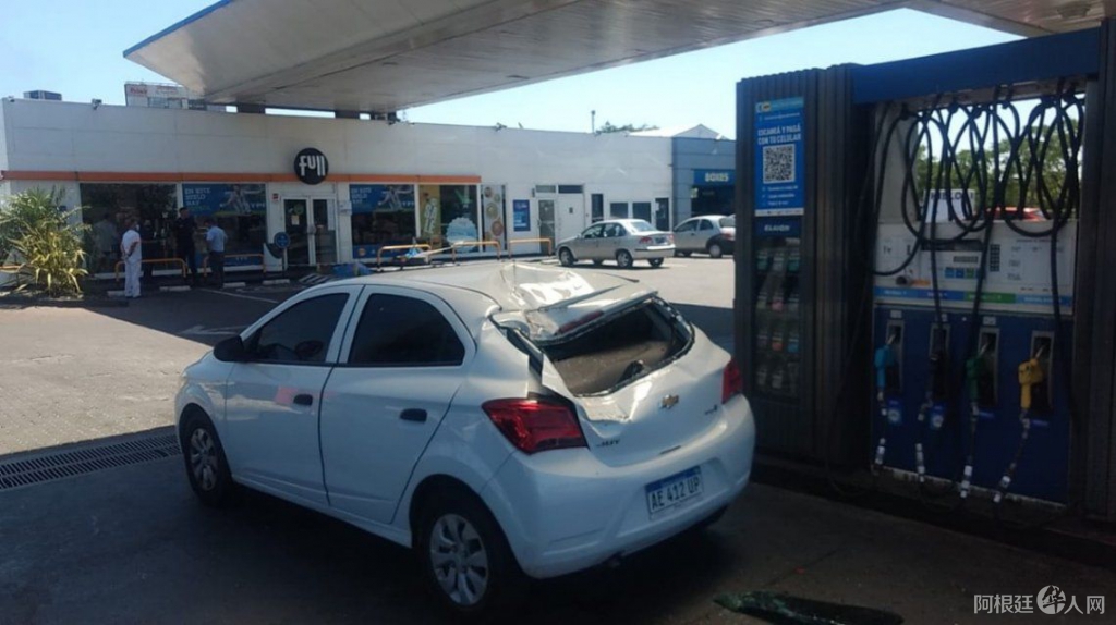 accidente-liniers-una-mujer-murio-recibir-el-impacto-una-goma-camion (1)