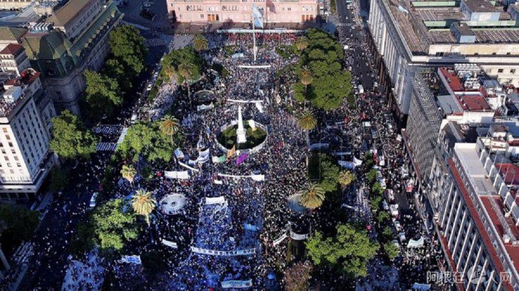 plaza-mayo-dia-la-lealtadjpg