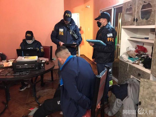 falsos-polis-1jpeg
