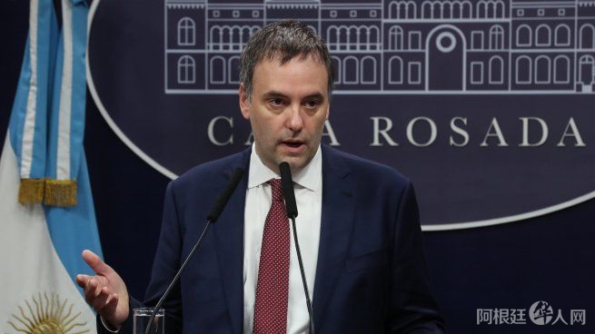 manuel-adorni