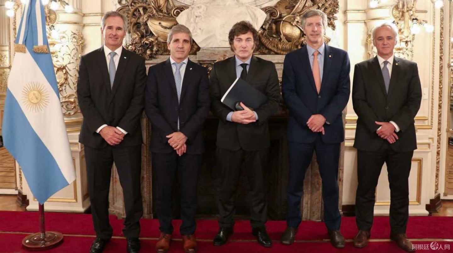 pablo-quirno-luis-caputo-javier-milei-santiago-bausili-y-vladimir-werning-foto-presidenciana-GG2HYWLAVJBUHBS4VHMZEWNSNY