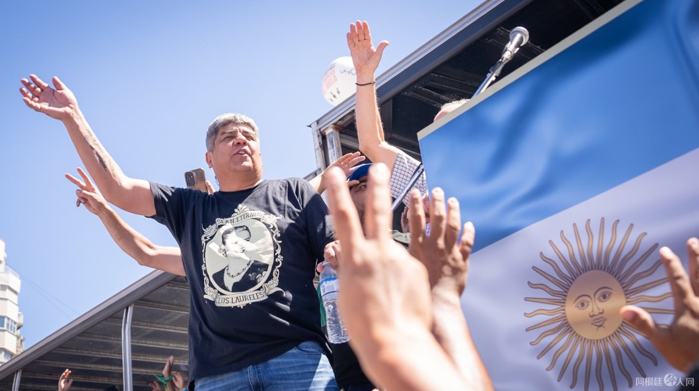 pablo-moyano-en-octubre-de-este-ano-en-un-acto-durante-un-paro-de-la-cgt-foto-leandro-heredia-tn-72QZE2HARRAZ5ONEIC3NPJYI5Y