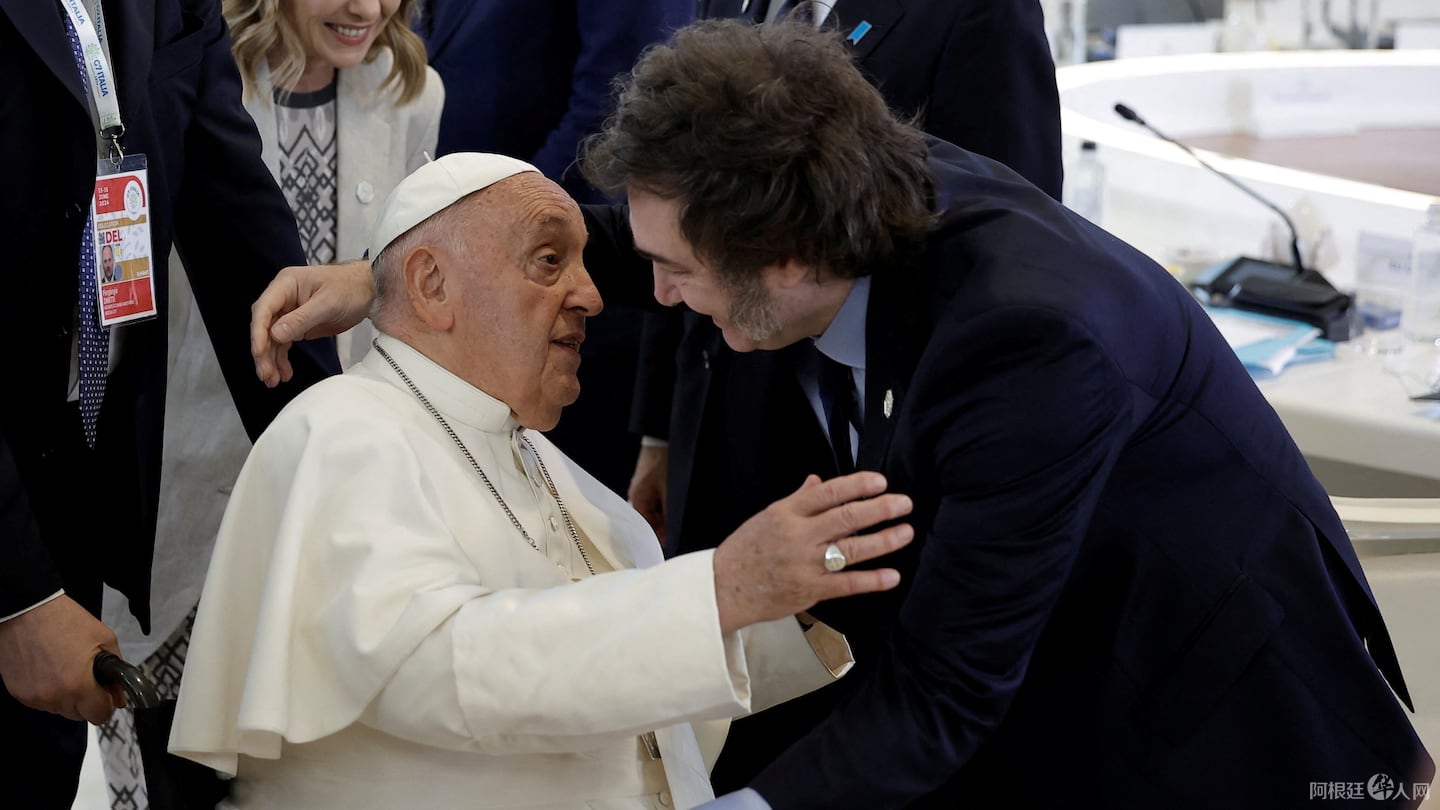 javier-milei-evalua-asistir-al-funeral-de-francisco-en-el-vaticano-el-gobierno-decreto-siete-dias-de-duelo-foto-reuters-I6RQHSIAQFH2ZFAJ3J5YADL3QY