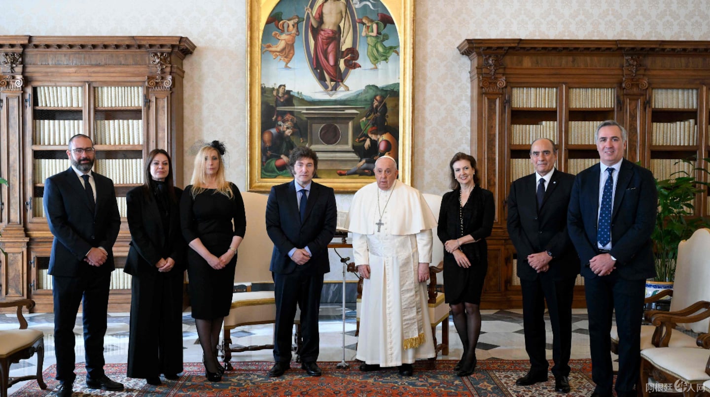 javier-milei-viajara-este-jueves-a-la-medianoche-hacia-roma-junto-a-su-comitiva-foto-afp-XNL4CHBYKRDCJGHUOS6TNINEWM