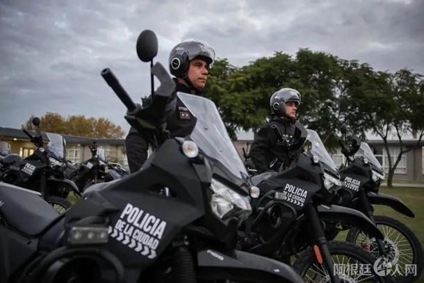 la-ciudad-refuerza-la-seguridad-mas-equipamiento-la-policia-1jpeg