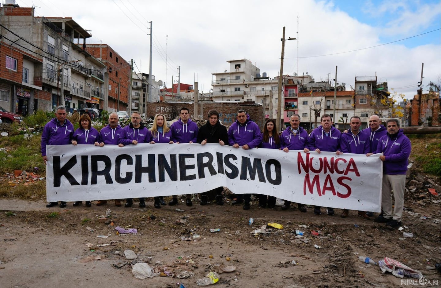 milei-junto-a-los-candidatos-de-lla-para-las-legislativas-bonaerenses-en-la-matanza-foto-lla-pba-UUPVUPXRNFBOTERDDXGMWRIF5U
